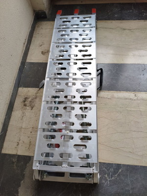 Aluminum ramp foldable 2260x305 cm with adjustable supports
