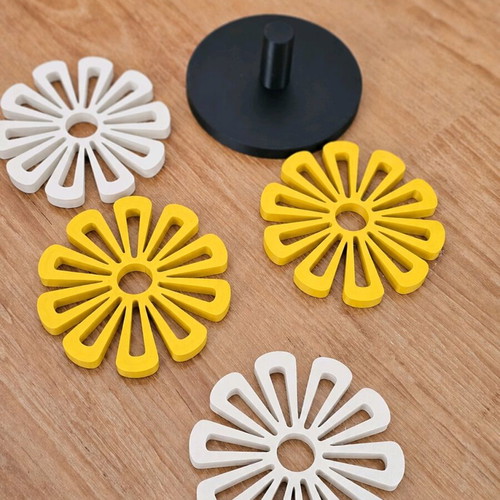 Flower-shaped coasters set of 4 yellow and white new