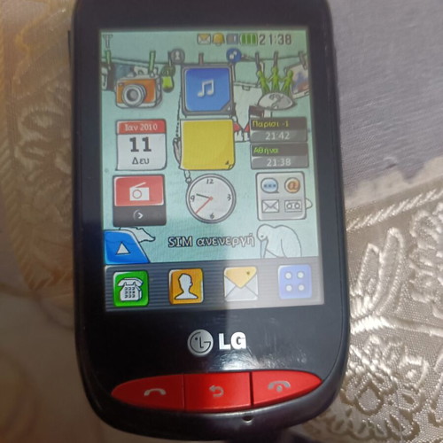 LG small pocket phone like new with charger