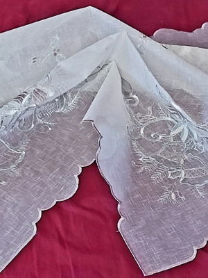 Christmas small tablecloth new with silver embroidery