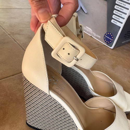 Vince Camuto beige women's sandals size EU 38 like new, leather