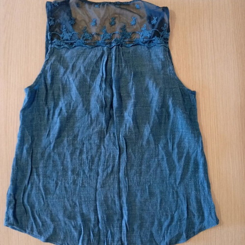 Mine women's top size M like new, petrol green