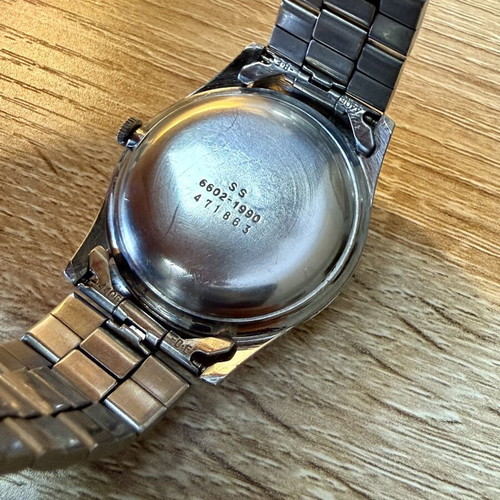 Seiko Vintage wristwatch used with original bracelet, white dial
