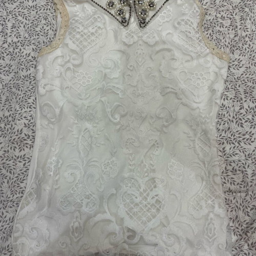 Sleeveless blouse new