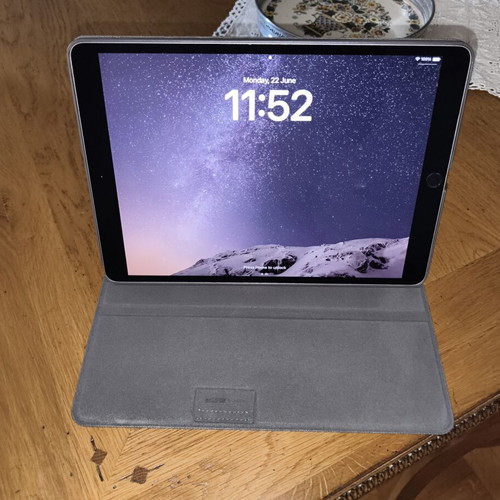iPad Pro 2017 256GB 10.5" like new with protective case