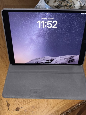 iPad Pro 2017 256GB 10,5" σαν καινούργιο με θήκη προστασίας