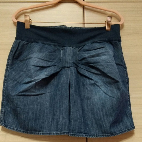 Denim skirt with bow design like new, size S