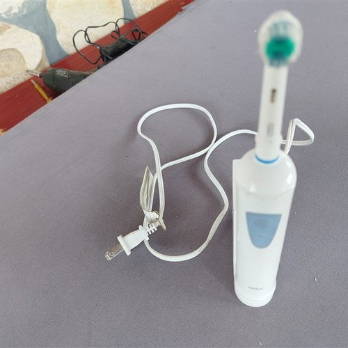 Braun electric toothbrush type 4731 used