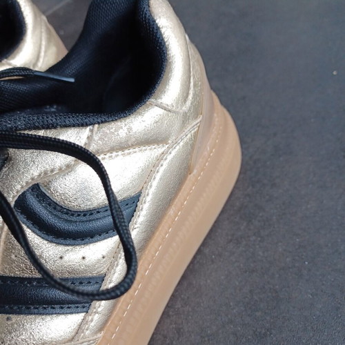 Kurt Geiger metallic gold sneakers with black laces size 39 like new