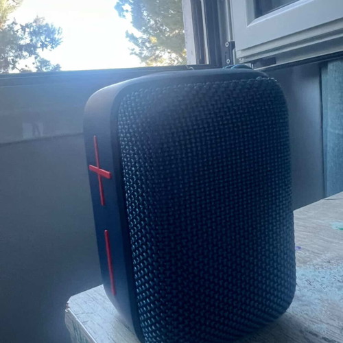 Turbox Speaker Bluetooth speaker like new, portable