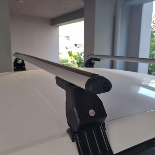 Hermes GS3 ALU aluminum roof bars used with security locks