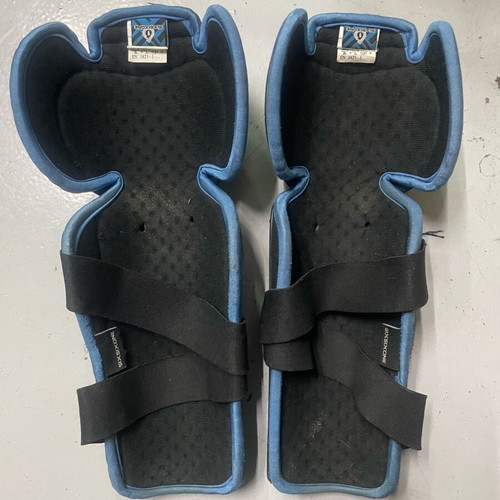 Sixsixone knee pads used