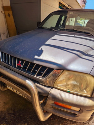 Mitsubishi L200 4x4 SUV σαν καινούργιο, βενζίνη, χειροκίνητο, 240000 χλμ