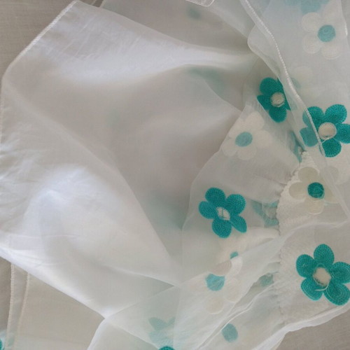 Skirt new with embroidered flowers, size XS, white