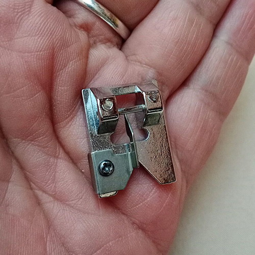 Presser foot for decorative effects on home sewing machine new