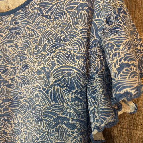 ZY Girls T-shirt like new, age 9-10, 132-138 cm, with ruffles