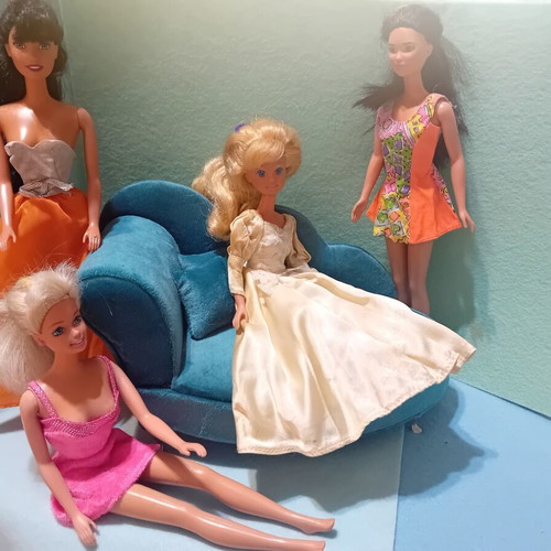 Barbies vintage lot No 11, 4 different dolls like new