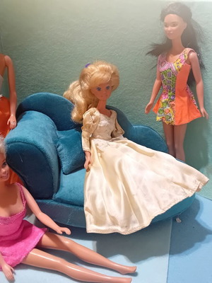 Barbies vintage lot No 11, 4 different dolls like new