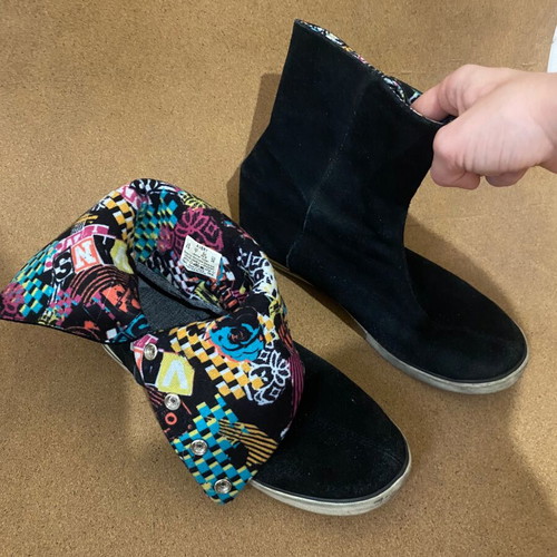 Vans versatile boots used, size 40-40.5, black with colorful patterns