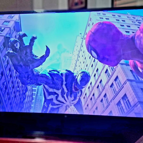 TV 43" HDR 4K 60fps Smart with Netflix like new