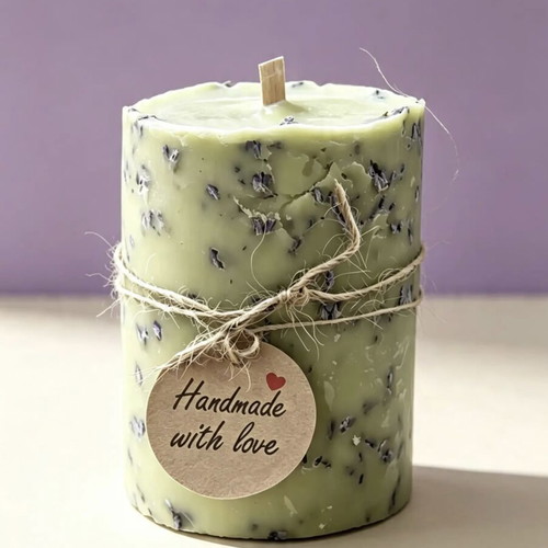 Lavender scented candle with soy wax and dried lavender flowers, new