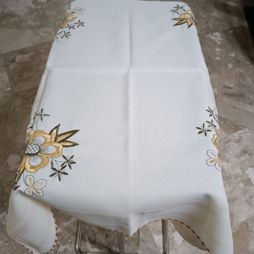 Machine Embroidery Tablecloth 70×70 cm like new