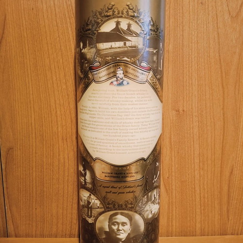 Vintage Grant's Whisky 40% vol. 700cl with cylindrical box