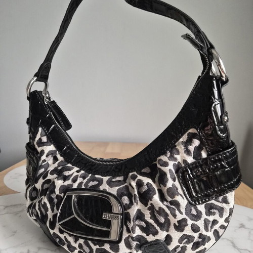 Guess Vintage Y2K Baguette Shoulder Bag like new, black and white