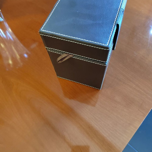 Casino set like new with Anny's Animus 2004 aged wine gift