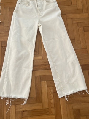 Massimo Dutti white crop jeans, size XS