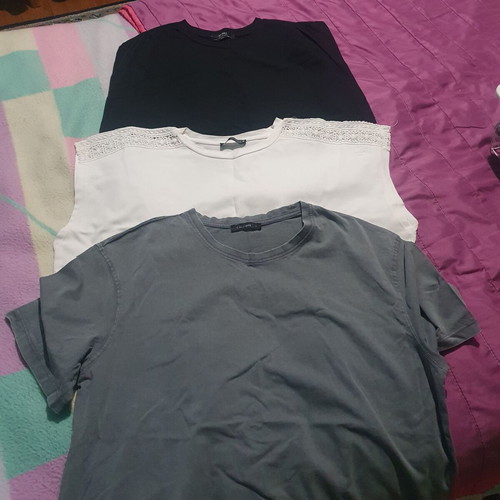 T-shirts set of 3 like new, size L