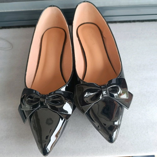 Women’s patent leather ballet flats like new, size 40, black