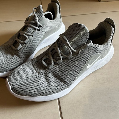 Nike athletic shoes like new, size 44, khaki