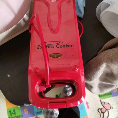 Small kitchen appliances used, chocolate fondue, toaster and omelette maker