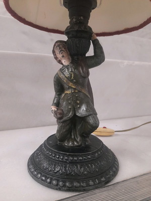 Επιτραπέζιο φωτιστικό μεταχειρισμένο με φαντάρο πρώτου Παγκοσμίου Πολέμου