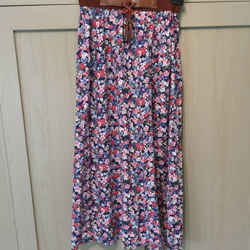 Floral skirt like new, airy with elastic and faux leather waist
