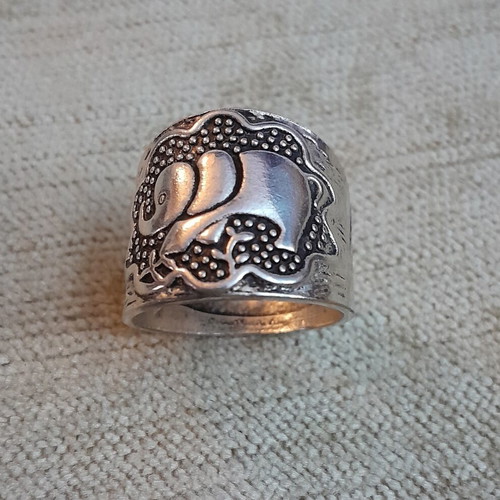 Elephant ring silver plated like new, size 55-56