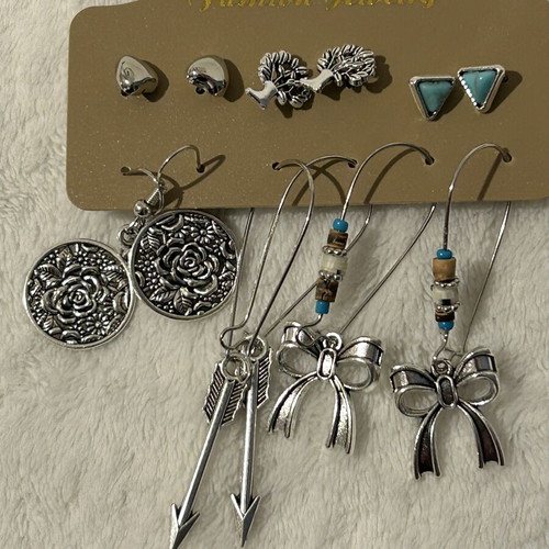 Fashion jewellery set with 6 pairs of earrings, necklace, and 7 handmade bracelets multicolor