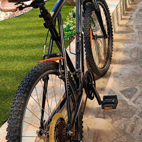 Mountain bike unisex like new, black, with suspension and gears