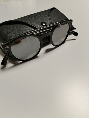 D Franklin kids sunglasses like new, black with mirror lenses