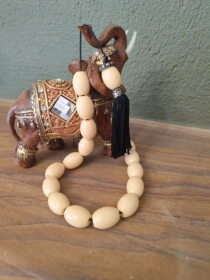 Worry beads used, beige color with 27 large beads