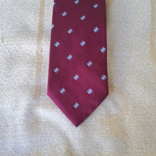 Silk handmade Pagoni tie like new with geometric rhombus pattern