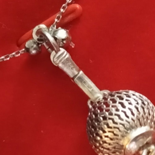 Silver 925 necklace grenade design, like new