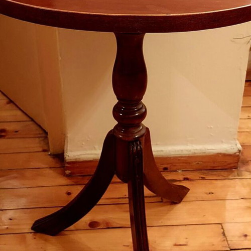Coffee table made of solid wood like new