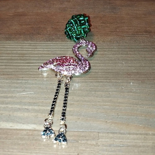 Flamingo stud earrings like new, impressive