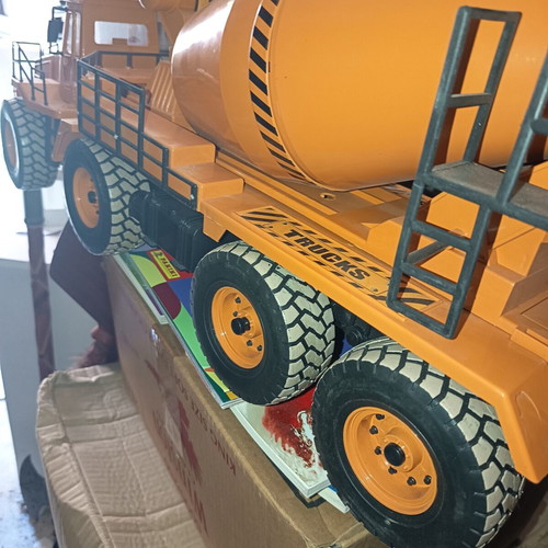 Radio control truck cement mixer, like new, 80 cm