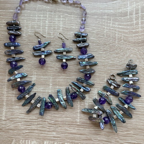 Handmade jewelry set with iridescent stick/Biwa pearls and amethyst stones