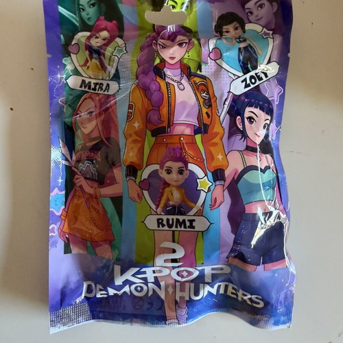Kpop Demon Hunters figure random design, 1 piece