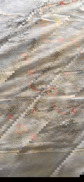 Τραπεζομάντηλο τετράγωνο με σομόν λουλουδια και χρυσοκλωστη