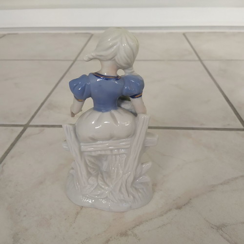 Vintage decorative figurine little villager girl 16 cm like new